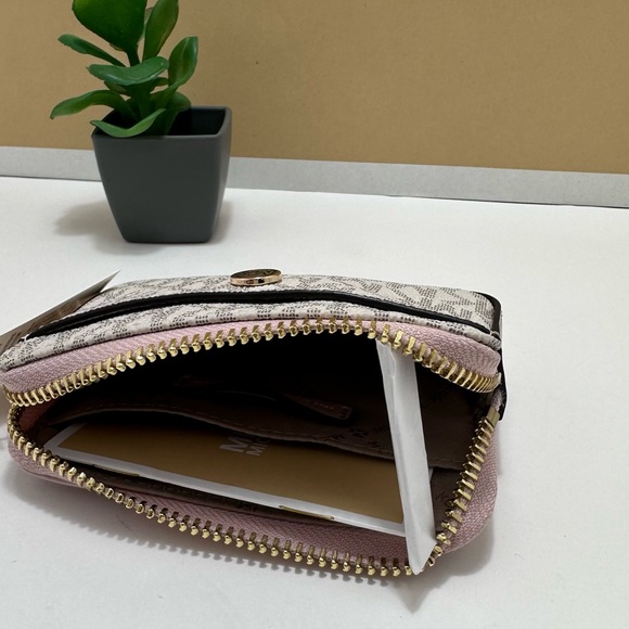 Michael Kors Card Holder - Picture 6 of 8